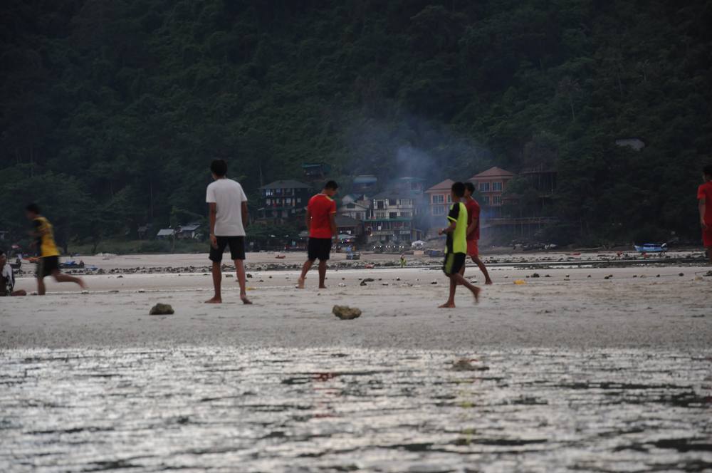 Sur la plage de Phi Phi
